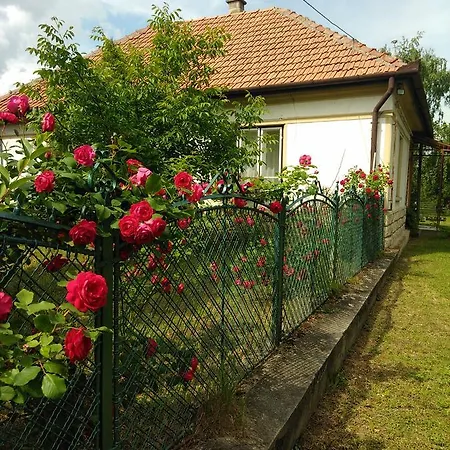 Indahouse Vendeghaz Pere